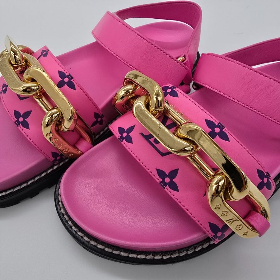 Louis Vuitton 經典花紋 金屬搭扣 粉紅色涼拖鞋-3