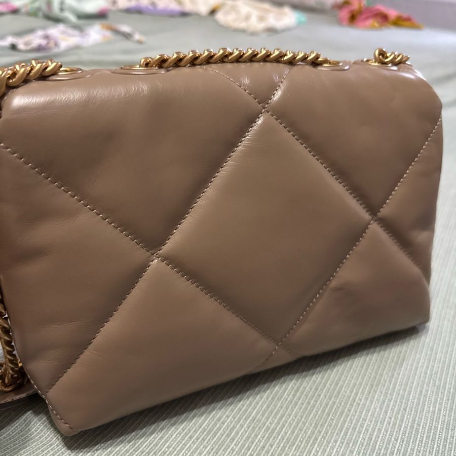 TORY BURCH 專櫃大格紋澎澎皮側背包（灰褐色）22.5cm-2
