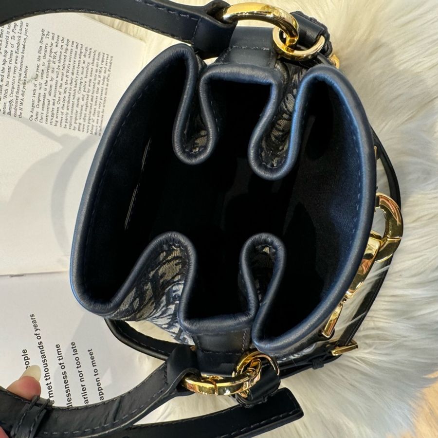 Dior C’est 緹花中型手帶 水餃包-3