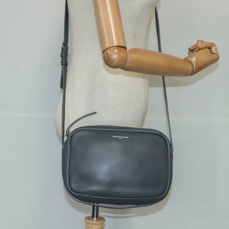 【日本直送】BALENCIAGA Everyday camera S 肩背包 皮革 灰色 Auth hk1763-21