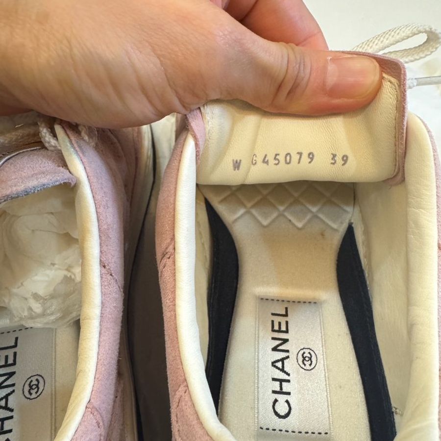 九成新 CHANEL 全皮壓紋Logo低筒休閒鞋 39碼-3