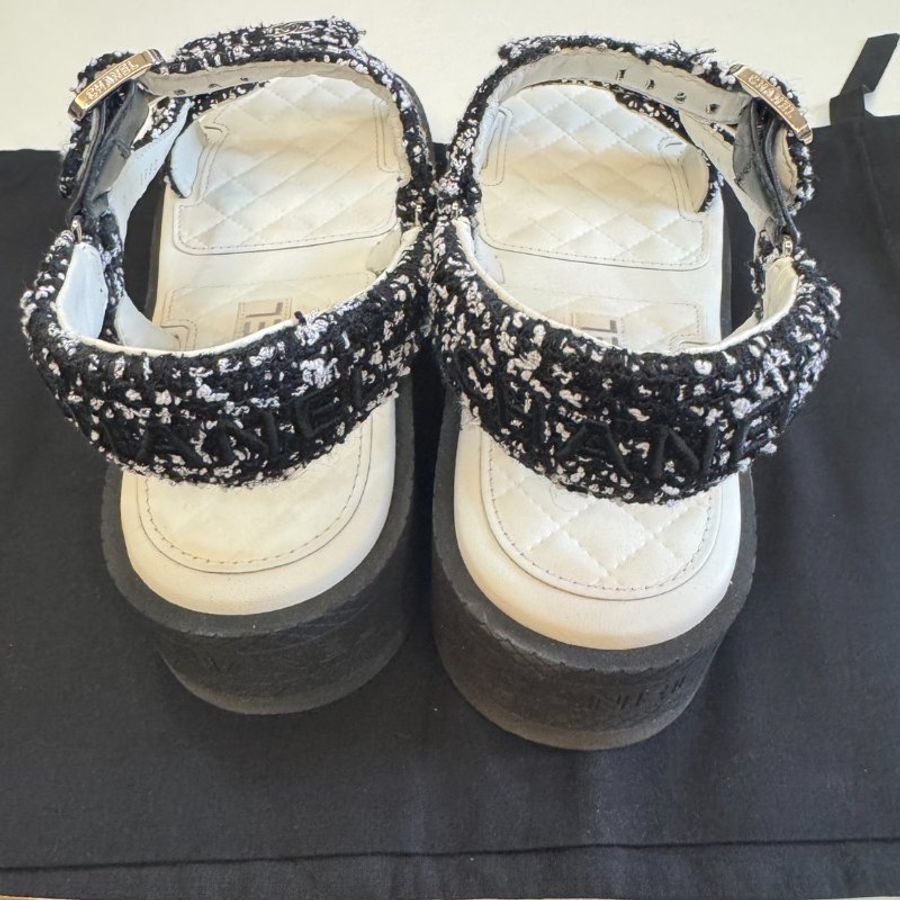 九成新 Chanel 香奈兒G38880 經典雙C標誌小牛皮涼鞋 38碼 (有購證)-1