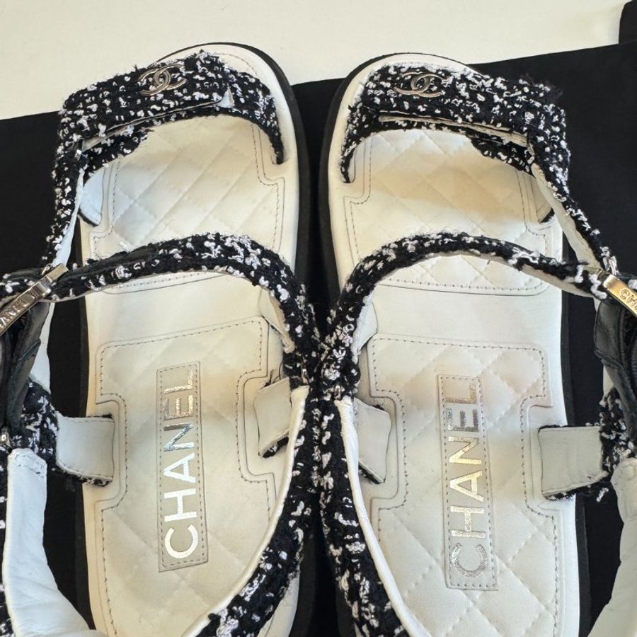 九成新 Chanel 香奈兒G38880 經典雙C標誌小牛皮涼鞋 38碼 (有購證)-3
