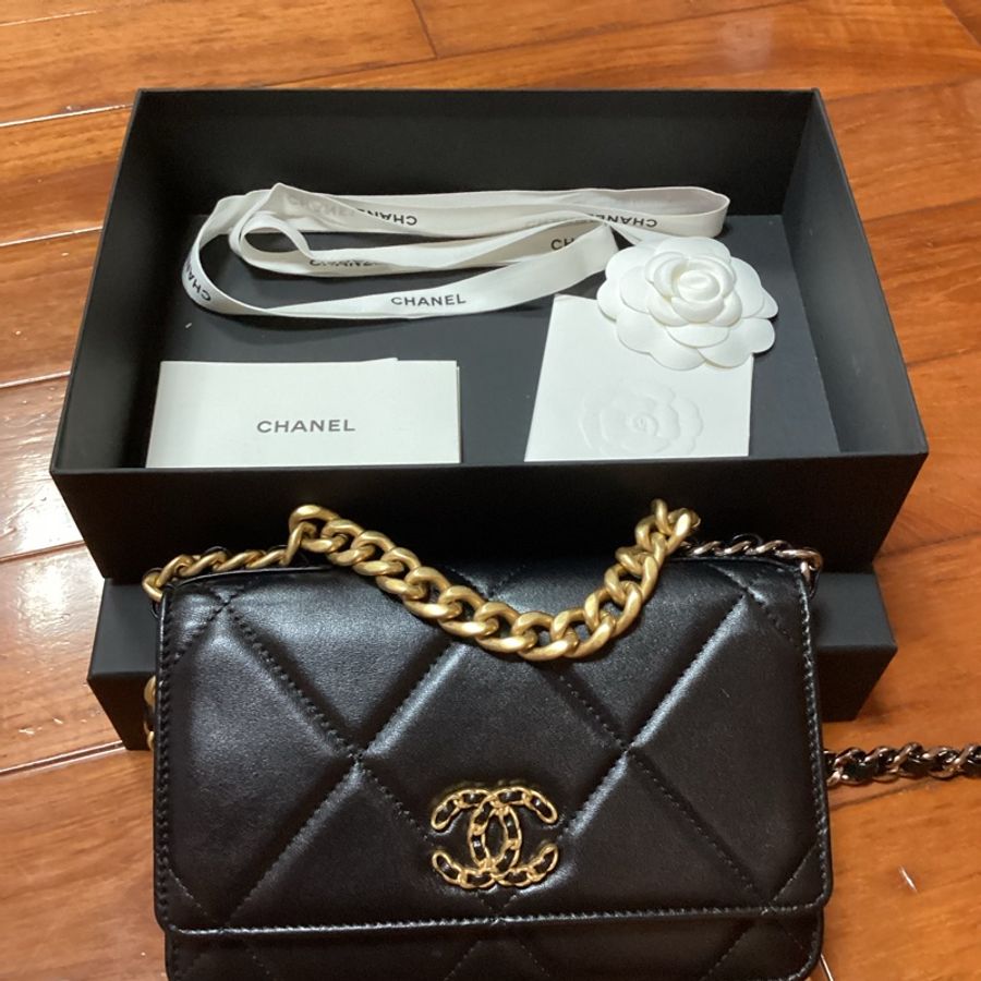 降價!!👛不一樣的woc ,不容易撞包~CHANEL 黑金19bag mini woc斜背包 #23年晶片款-2