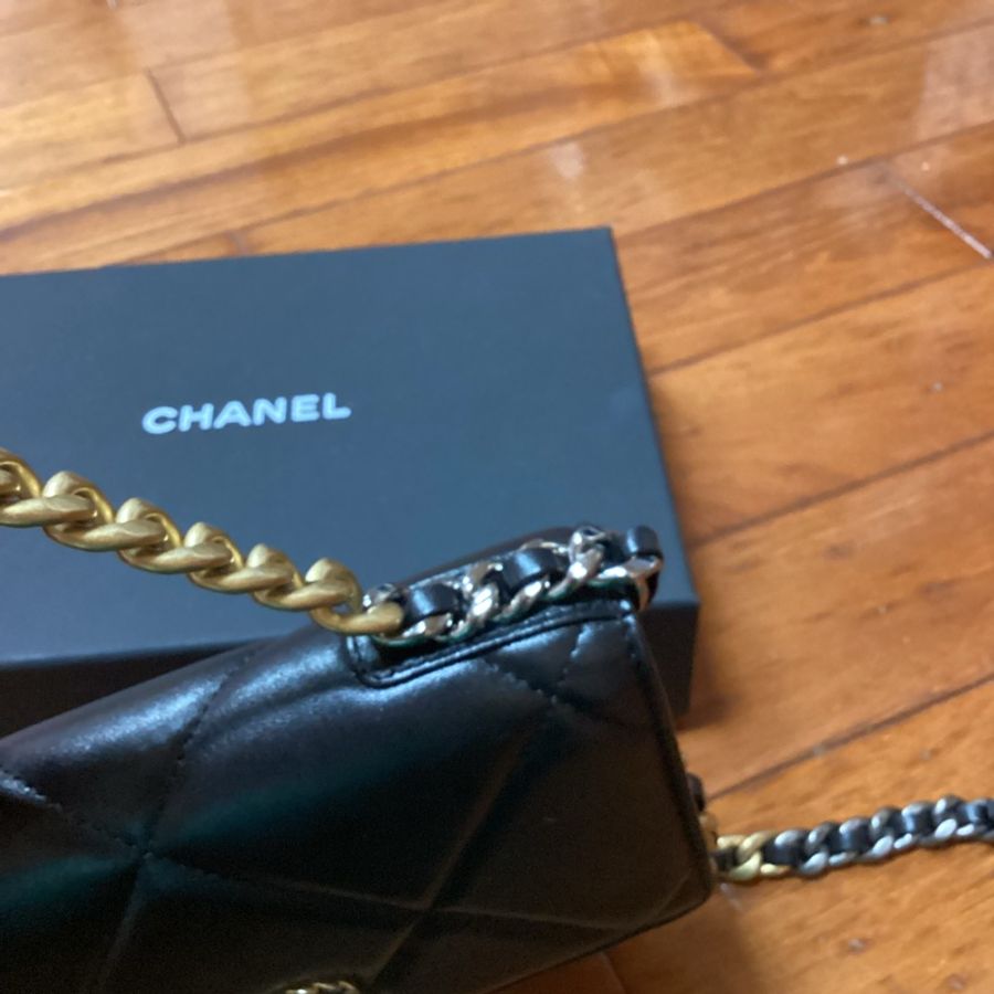 降價!!👛不一樣的woc ,不容易撞包~CHANEL 黑金19bag mini woc斜背包 #23年晶片款-4