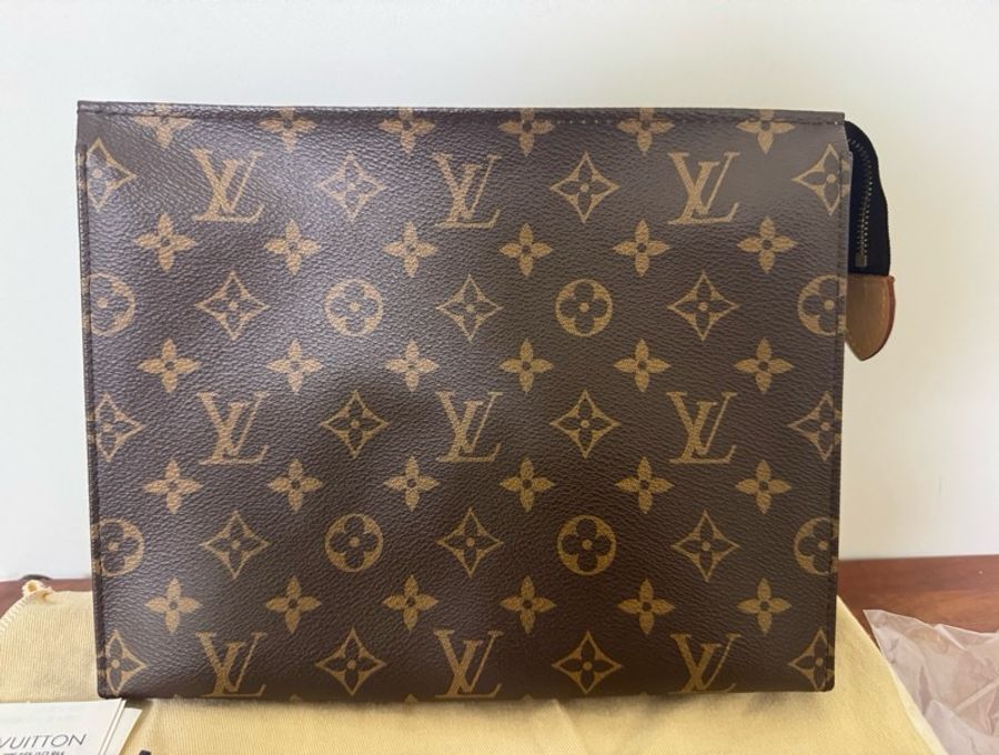 Louis Vuitton M47542 Monogram Poche Toilette 26-1