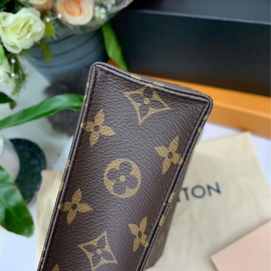 Louis Vuitton M47542 Monogram Poche Toilette 26-10