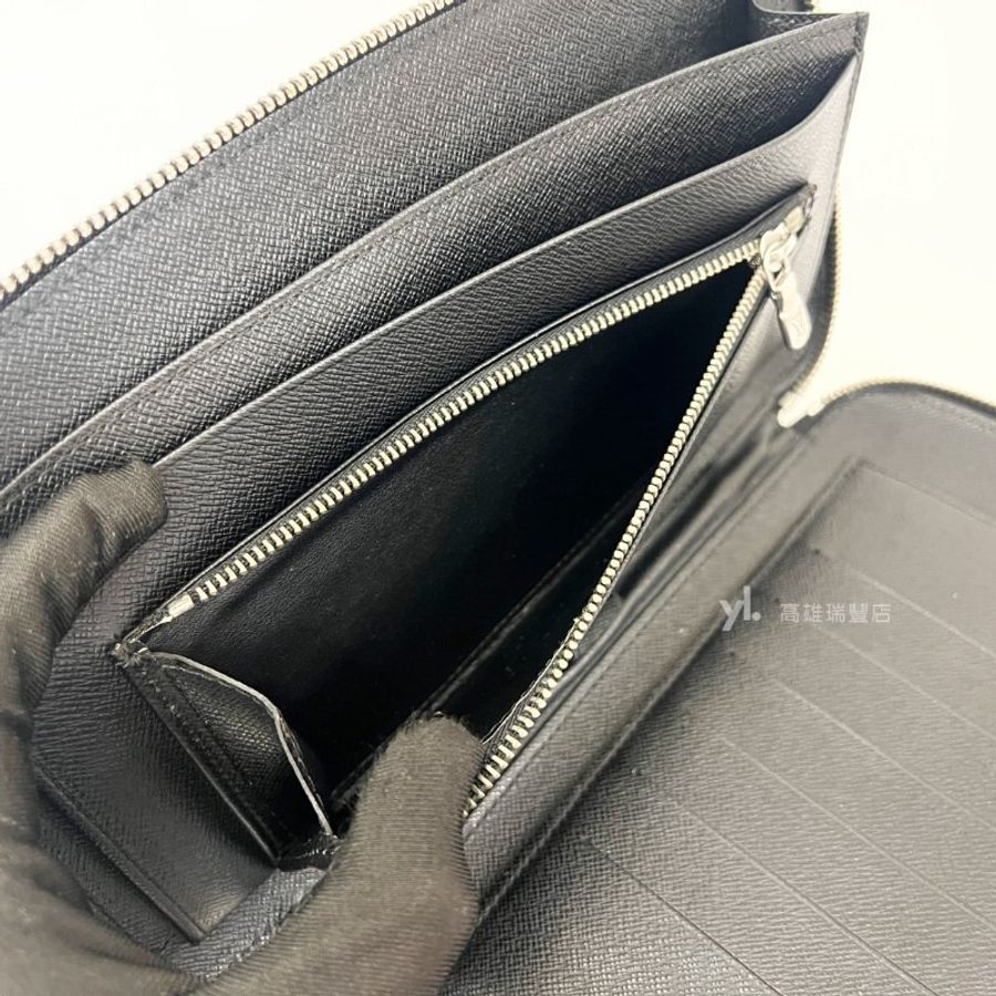 ❣LV 黑色Taiga銀釦內拉鍊6卡多功能ㄇ拉手拿包-5