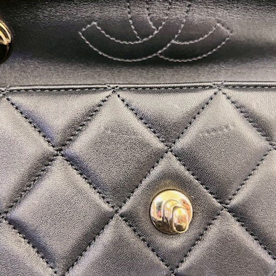 CHANEL 黑羊皮金釦Trendy CC肩背包-6