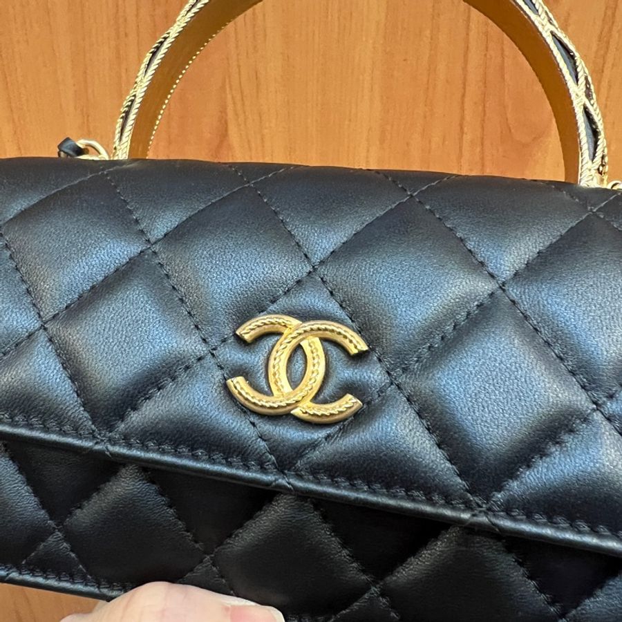Chanel 黑羊皮霧金釦麻花雙C手把WOC AP3385-1