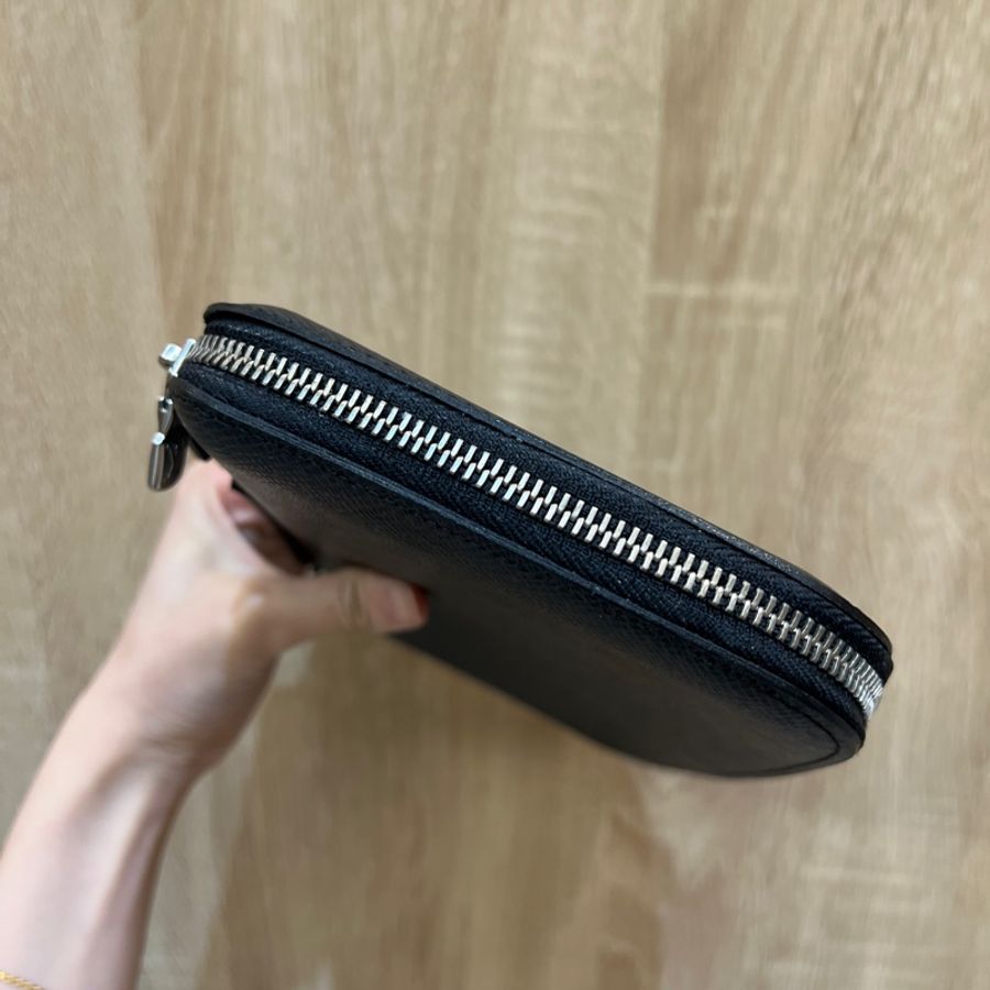 LV 黑Taiga牛皮銀釦多功能手拿包M30652-3