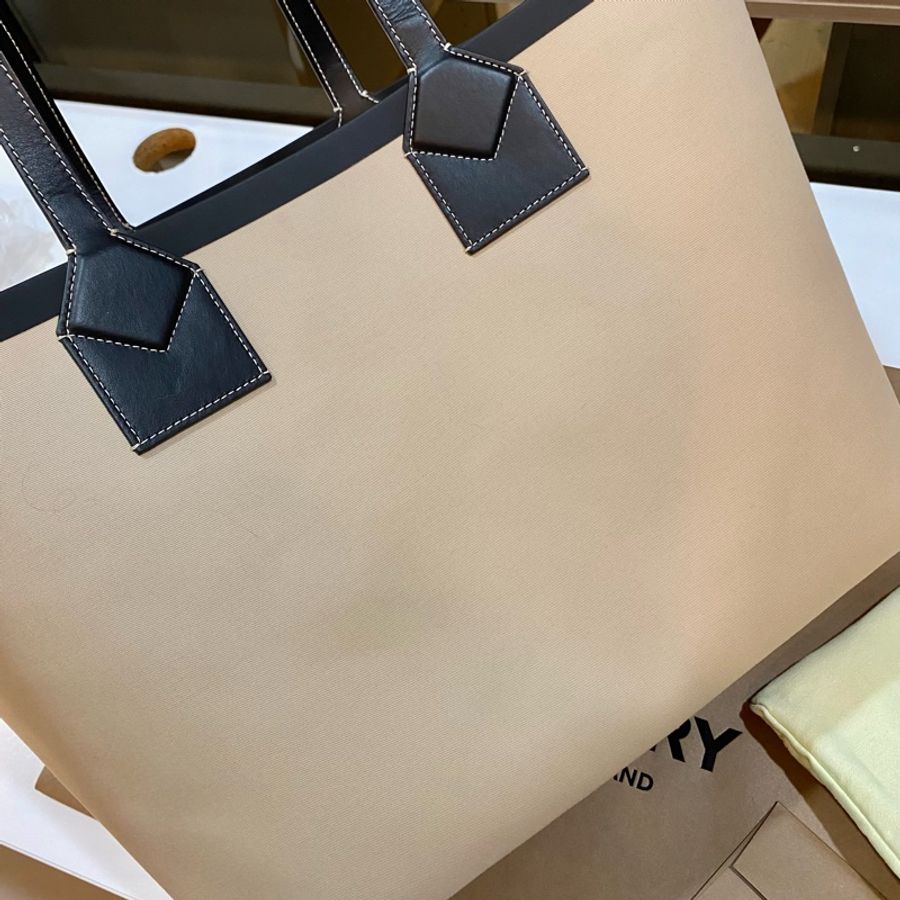 Burberry 地球格紋雙面托特子母包-5