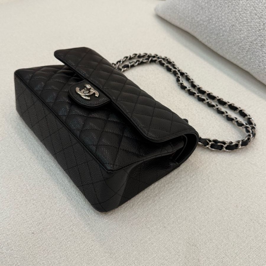經典時髦CHANEL COCO 23cm荔枝牛皮銀釦斜背包-2