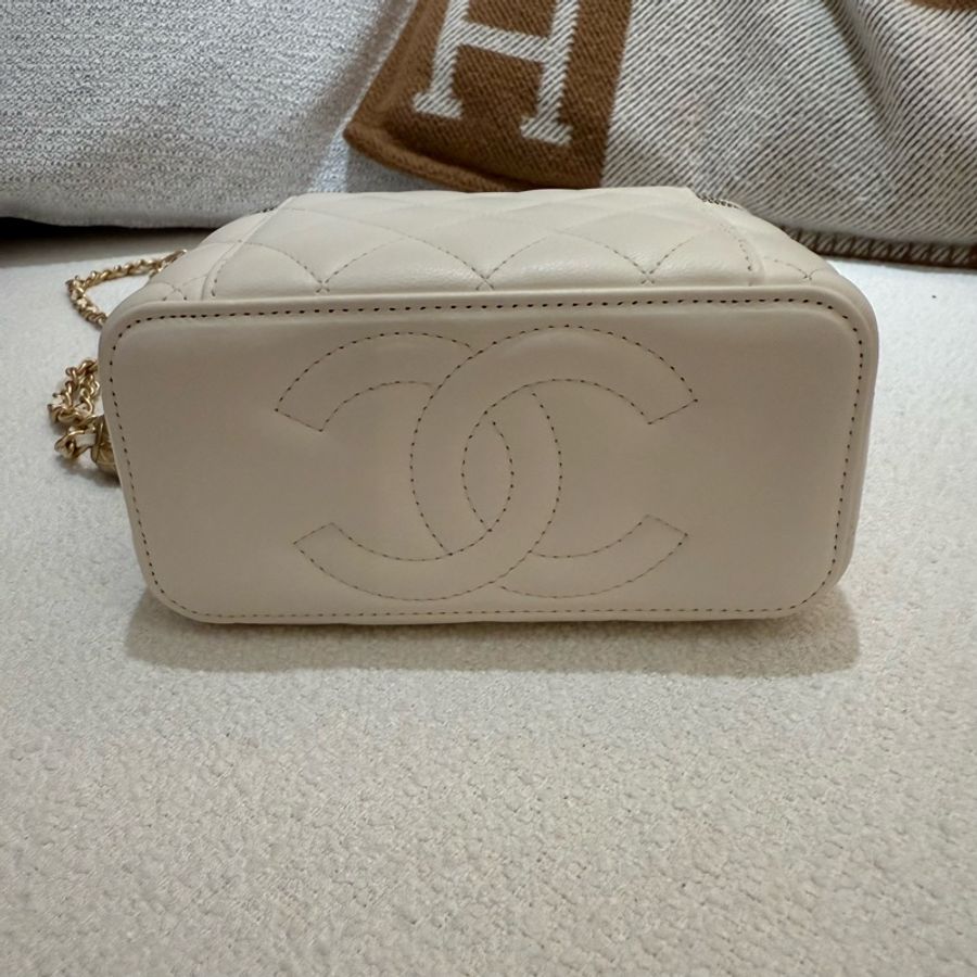 白色金球CHANEL全新香奈兒白色羊皮金球化妝箱斜背包長盒子-7