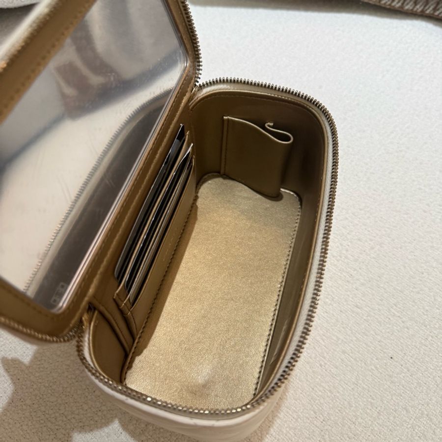 白色金球CHANEL全新香奈兒白色羊皮金球化妝箱斜背包長盒子-8
