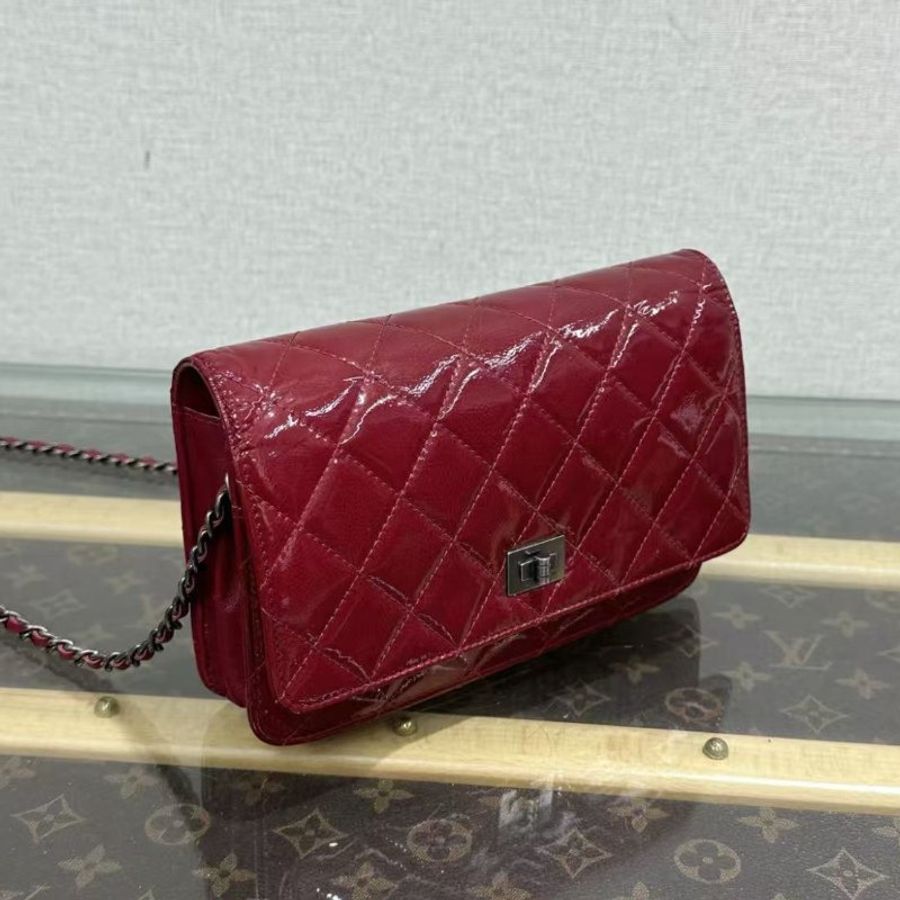 ✨CHANEL 紅銀2.55扣漆皮woc鍊條包19*12*4  98新配件塵袋-5