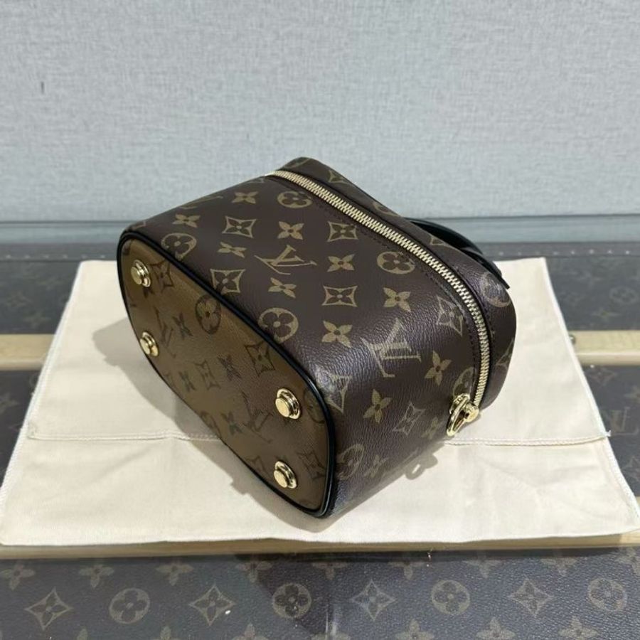✨LV 化妝盒子手提肩背斜背包 芯片款19*14*10 99新配件塵袋盒子購證-1
