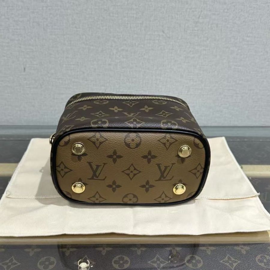 ✨LV 化妝盒子手提肩背斜背包 芯片款19*14*10 99新配件塵袋盒子購證-2