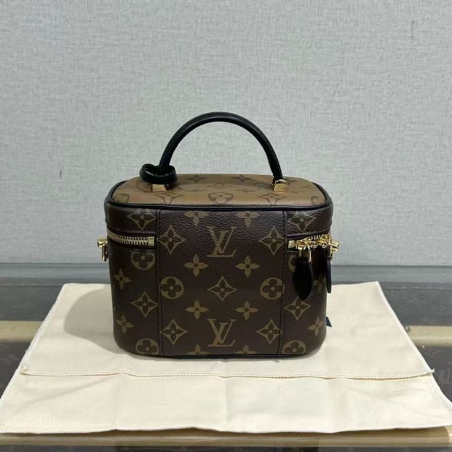 ✨LV 化妝盒子手提肩背斜背包 芯片款19*14*10 99新配件塵袋盒子購證-4