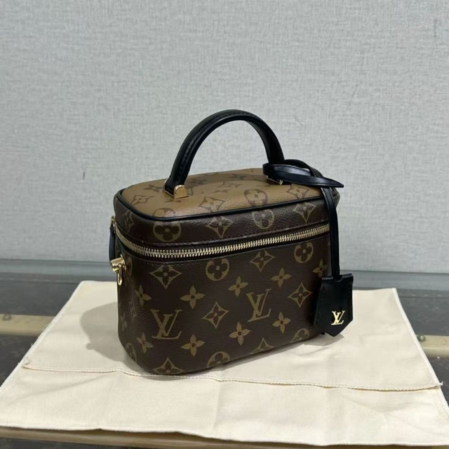 ✨LV 化妝盒子手提肩背斜背包 芯片款19*14*10 99新配件塵袋盒子購證-5