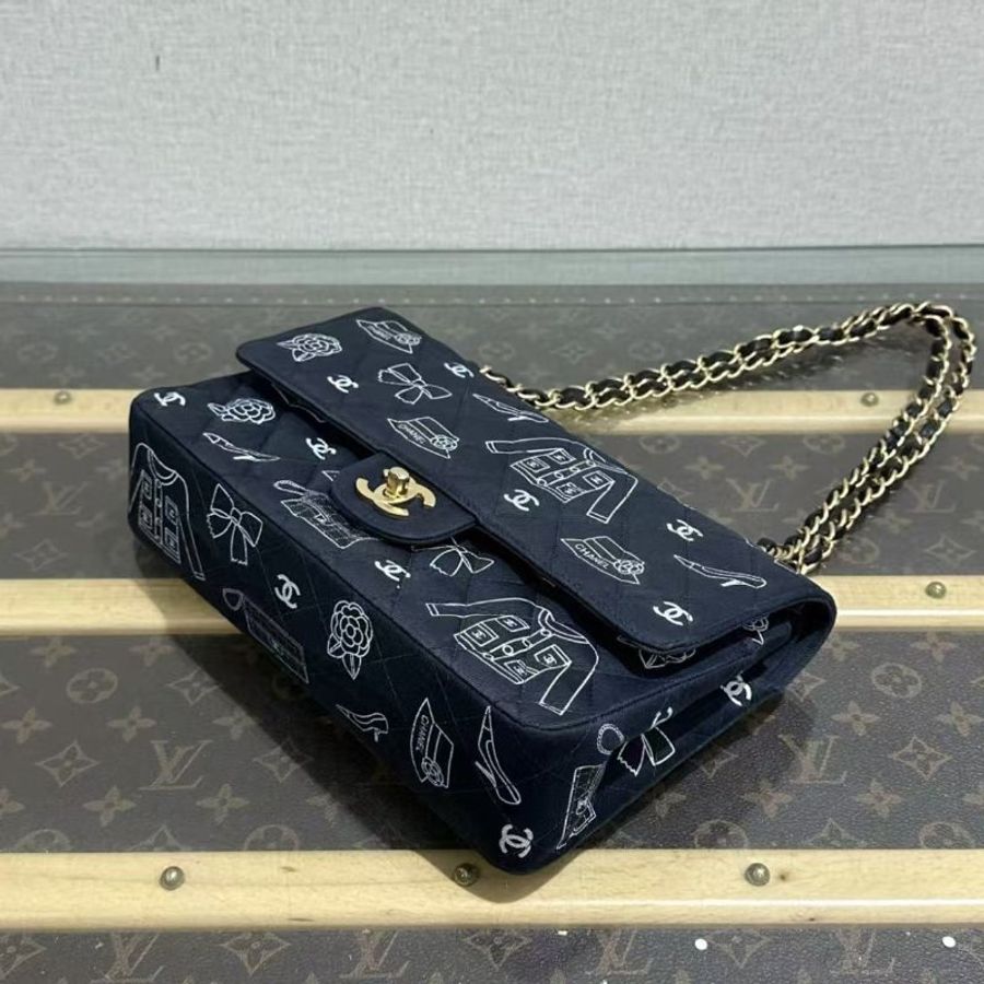 ✨CHANEL CF金扣塗鴉印花肩背斜背包25*15*6 98新配件塵袋保卡-2