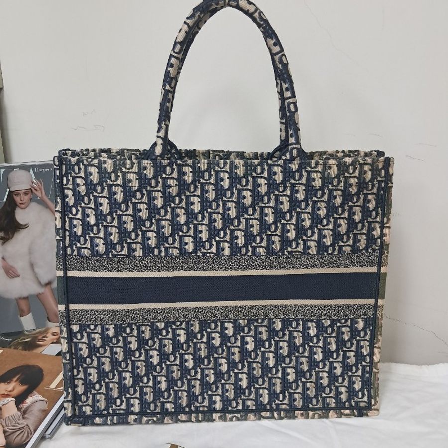 Dior 雙色緹花拖特包 (大)-1