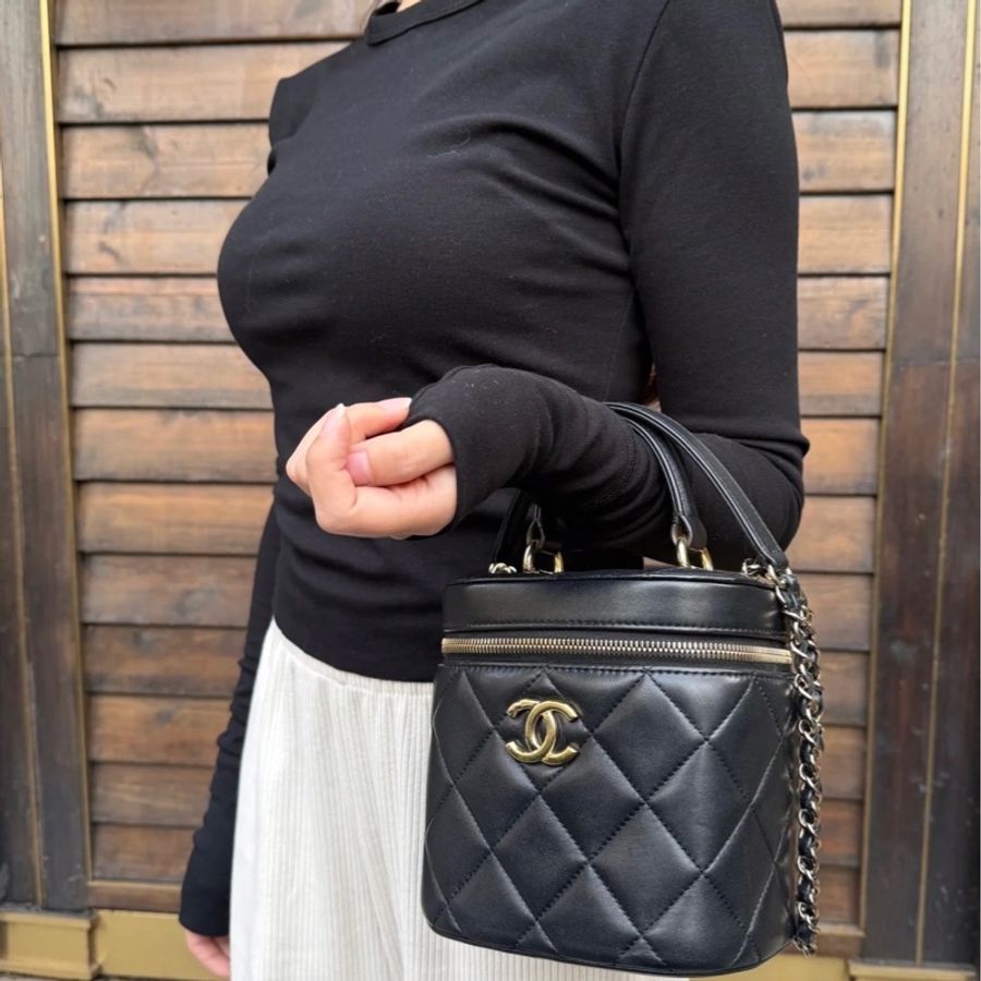 Chanel 香奈兒 trendy cc黑金化妝包 29開帶卡 尺寸約16*16*12cm 非常實用的化妝包 精緻又好看-7