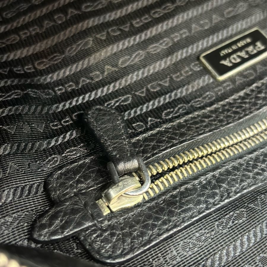 PRADA BL0310 黑色荔枝皮 銀色LOGO 編織把 拉鍊 手提包保齡球包波士頓包-44