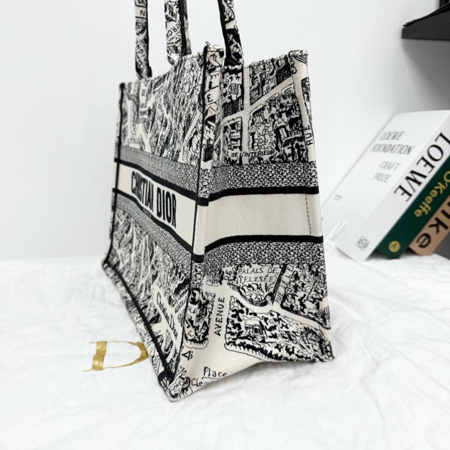 Dior/迪奧23年白色巴黎地圖book tote中號 配件有保卡塵袋 尺寸約36-4