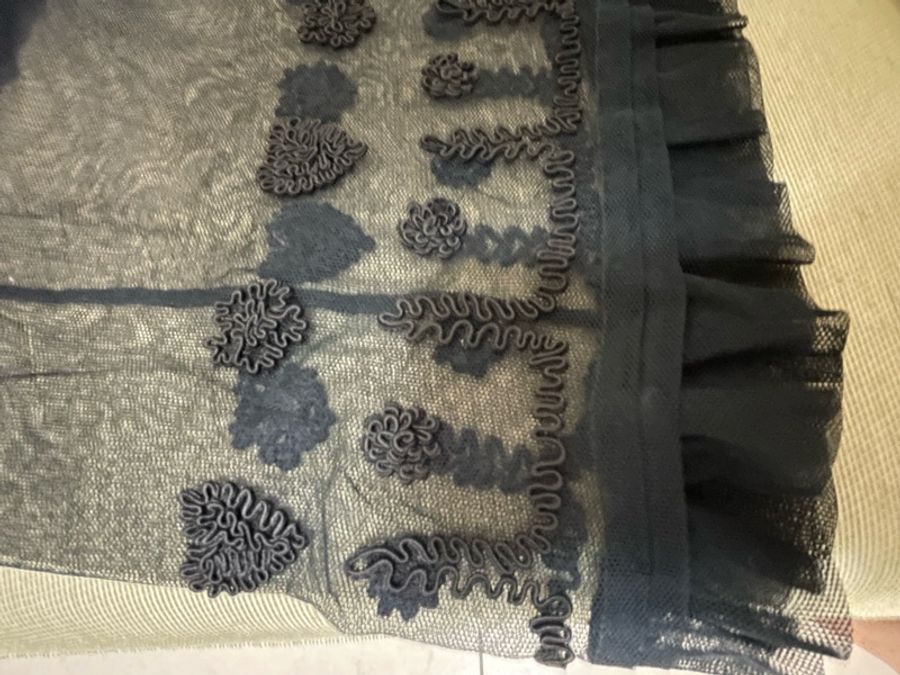 MOSCHINO 黑色透明蕾絲洋裝,裙尾愛心蕾絲造型-3
