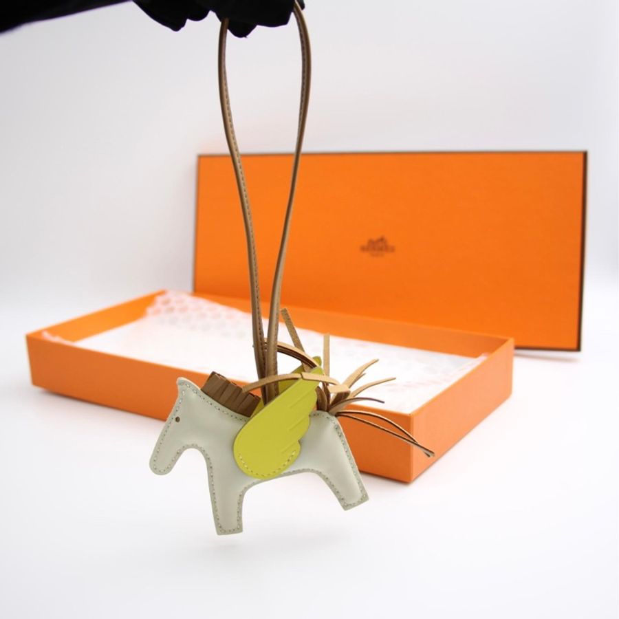 HERMÈS RODEO PM PEGASE PM BAG CHARM IN CRAIE, CHAI & LIME MILO-10
