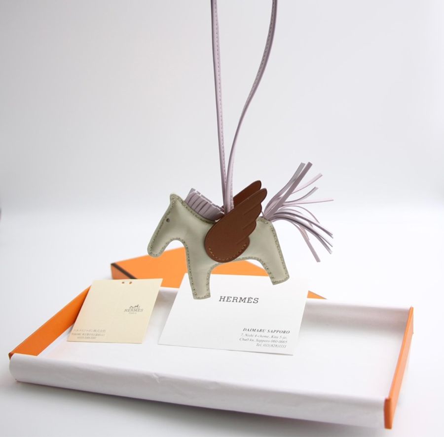 HERMÈS RODEO PM PEGASE PM BAG CHARM IN CRAIE & MAUVE PALE (CREAM & PURPLE)-9