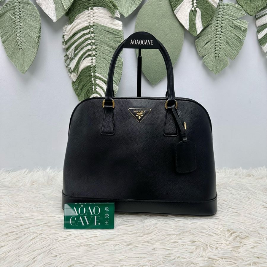 PRADA Saffiano Lux 黑金牛皮貝殼手提包 Tote Bag-0