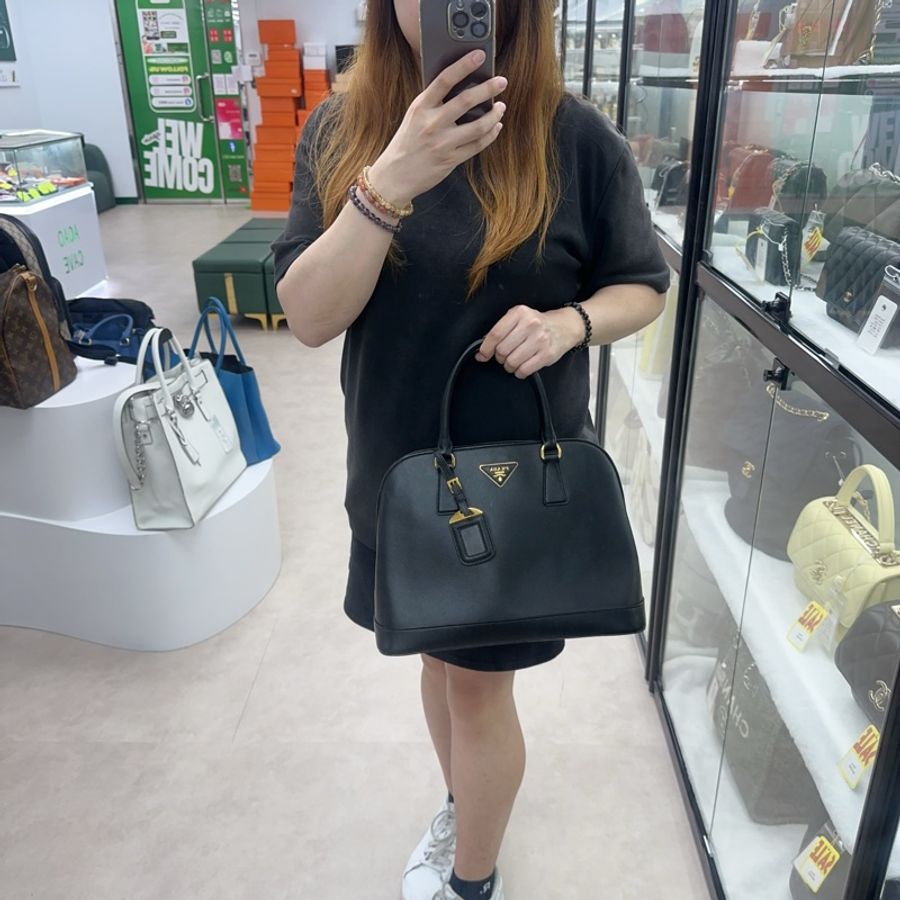 PRADA Saffiano Lux 黑金牛皮貝殼手提包 Tote Bag-1