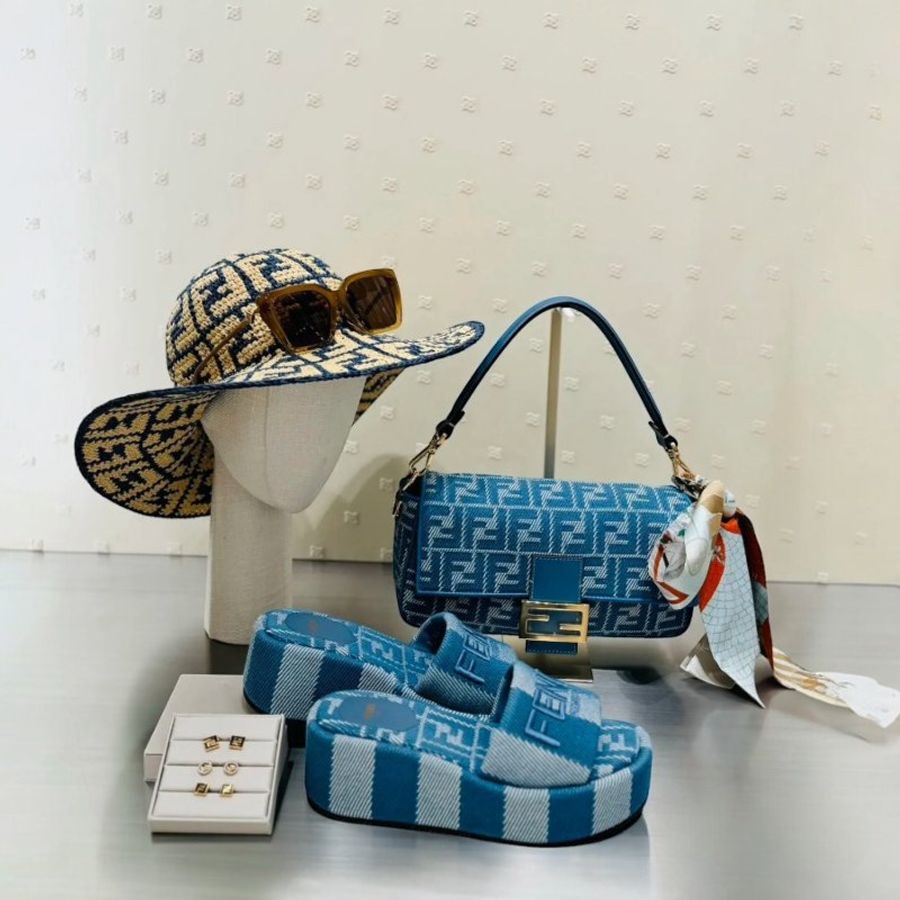 🎁夏季折扣🎁Fendi 8BR600 FF提花 Baguette 貝貴包 藍色-4