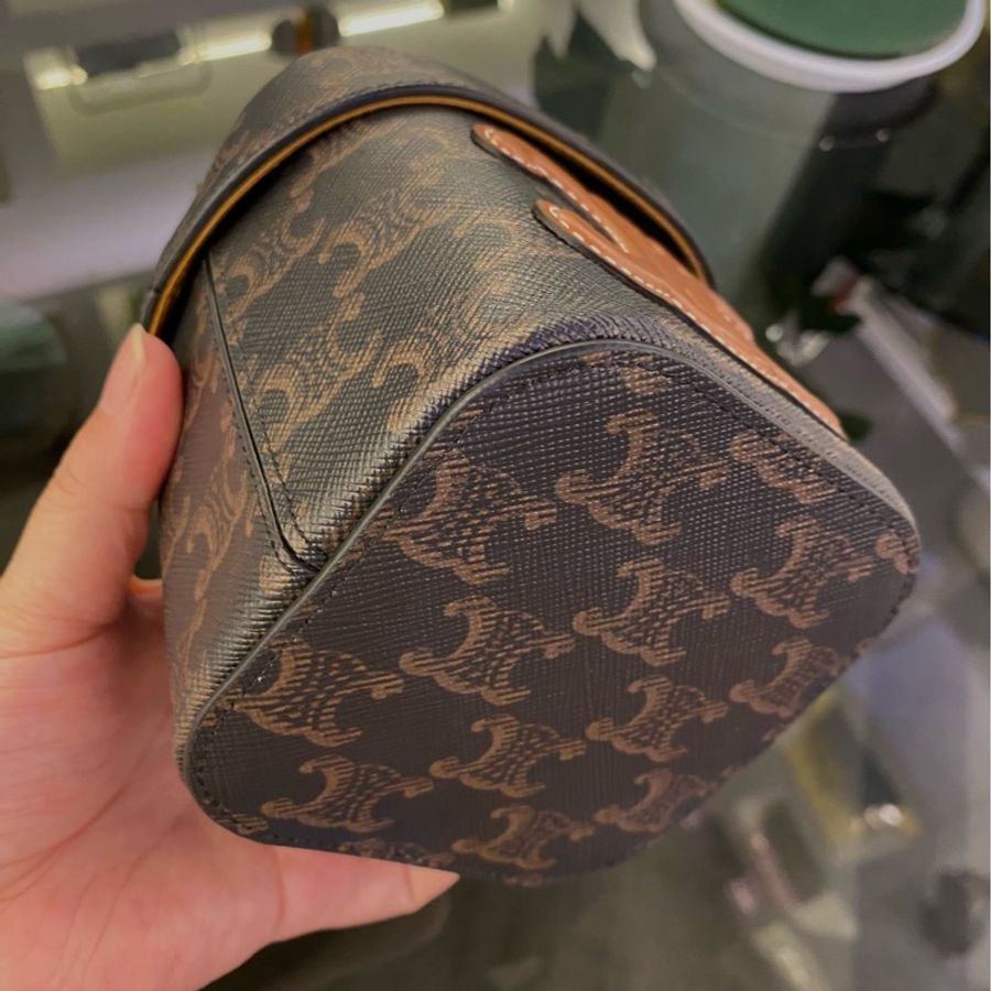 Celine/賽琳凱旋門老花mini盒子包 桶包 可單肩斜挎包 又經典又復古 尺寸約11x11cm-3