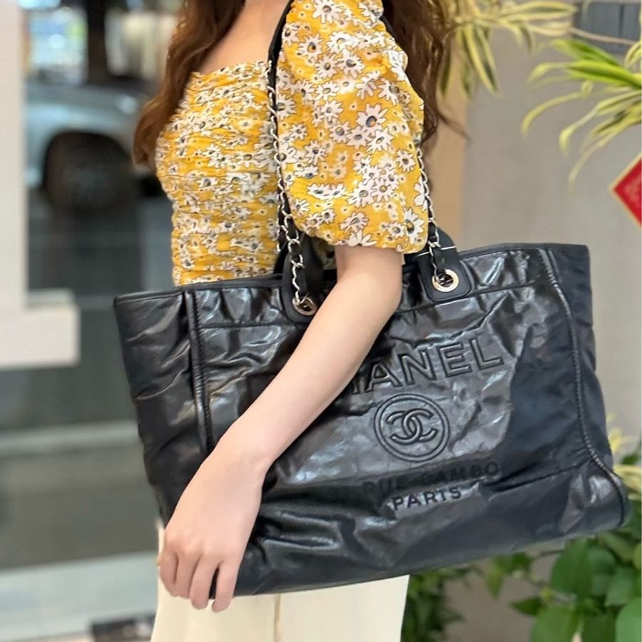 Chanel香奈兒黑銀油蠟牛皮沙灘包 尺寸約:38*27cm 鐳射22開 低調高級 背上酷酷噠 all black控女生必備-1