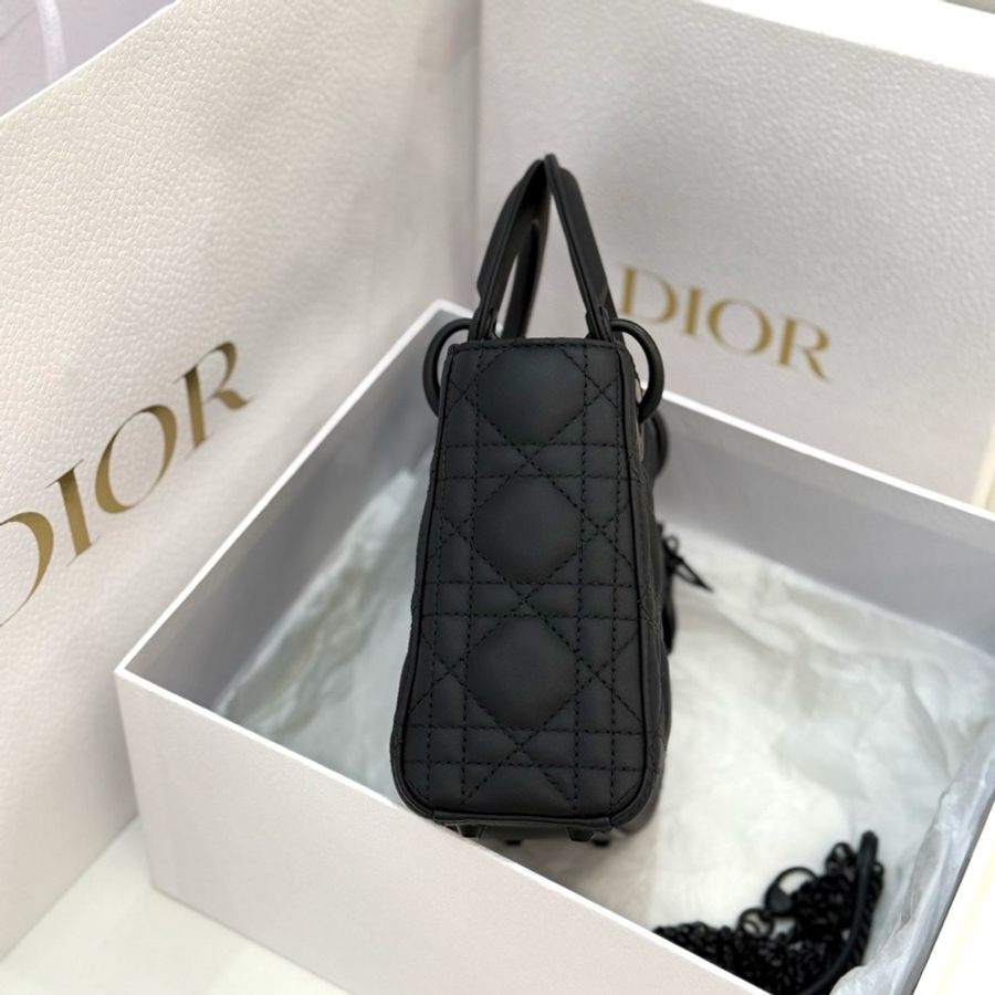 Dior迪奧lady磨砂黑so black戴妃 尺寸約:17*15*7cm 全黑設計酷颯又甜美-1