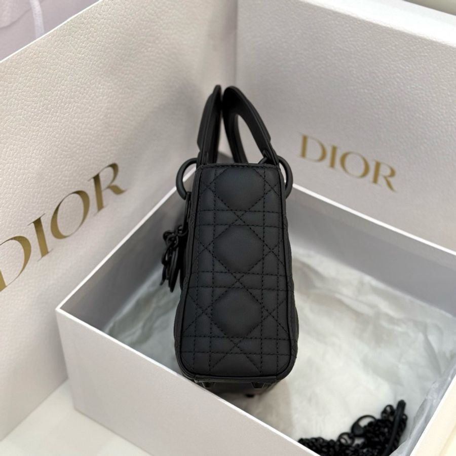 Dior迪奧lady磨砂黑so black戴妃 尺寸約:17*15*7cm 全黑設計酷颯又甜美-3