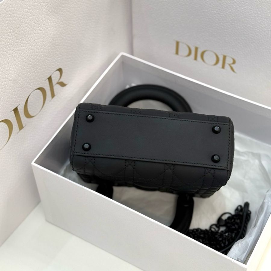 Dior迪奧lady磨砂黑so black戴妃 尺寸約:17*15*7cm 全黑設計酷颯又甜美-4