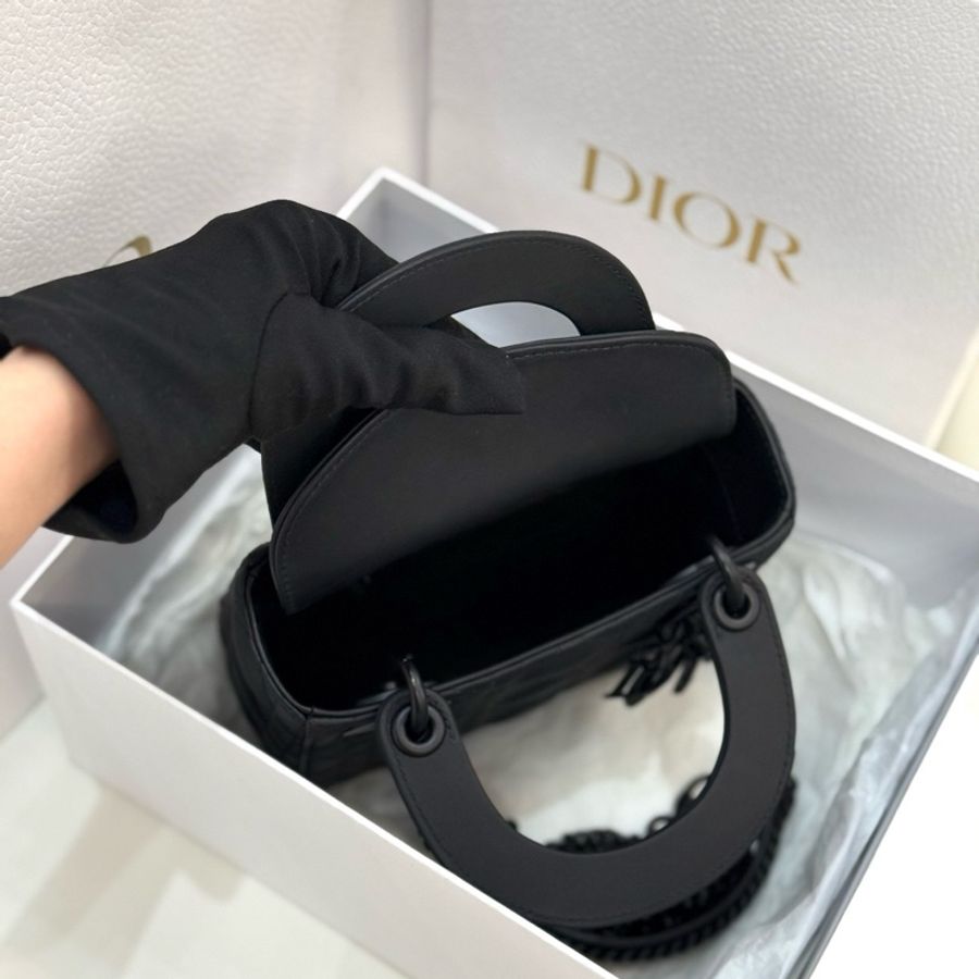 Dior迪奧lady磨砂黑so black戴妃 尺寸約:17*15*7cm 全黑設計酷颯又甜美-6