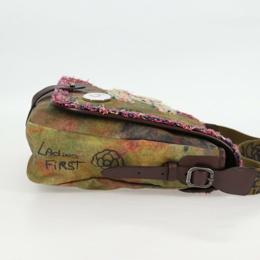 【日本直送】香奈兒刺繡塗鴉單背包 帆布皮革 卡其色 CC 正品 yk18413SM-3