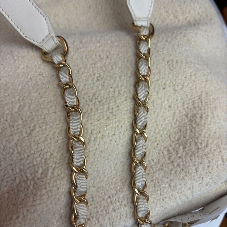 Chanel 象牙白色束口袋 水桶包 背包-15