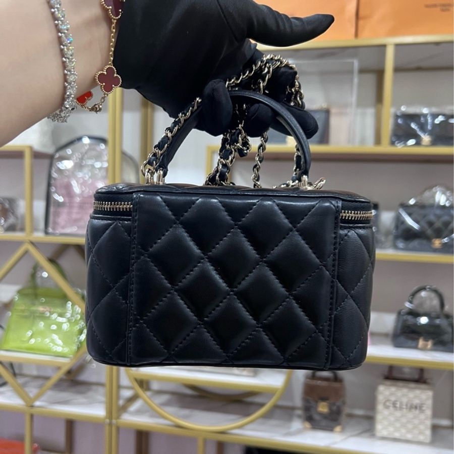 Chanel 22A 手柄黑金羊皮 化妝盒，22年芯片款-1