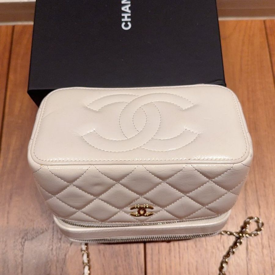 Chanel 22B 白色油蠟牛皮金釦雙層化妝箱 可手提/肩背/斜背-5