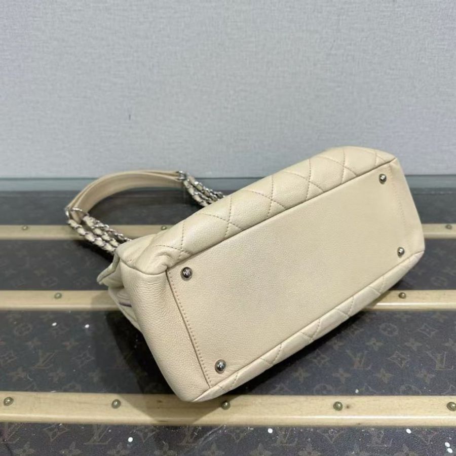 CHANEL 米色銀扣托特包 32*20*11.5 98新配件塵袋-2