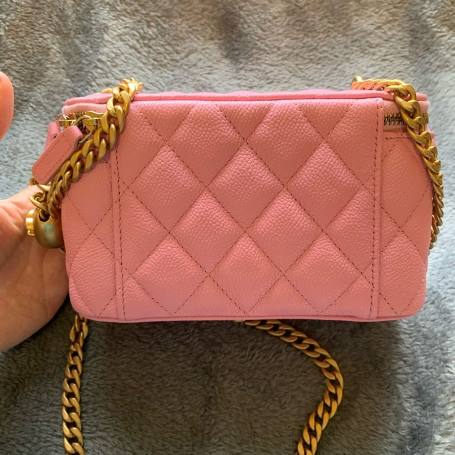 CHANEL 粉紅愛心金球化妝包-6