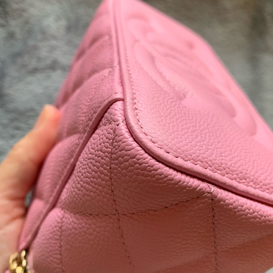 CHANEL 粉紅愛心金球化妝包-9