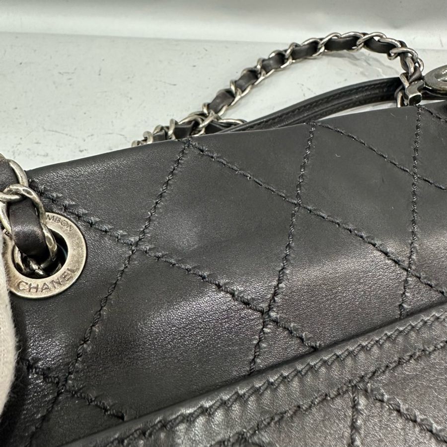 Chanel 黑色牛皮雙c吊飾銀鏈斜背包 肩背包-12