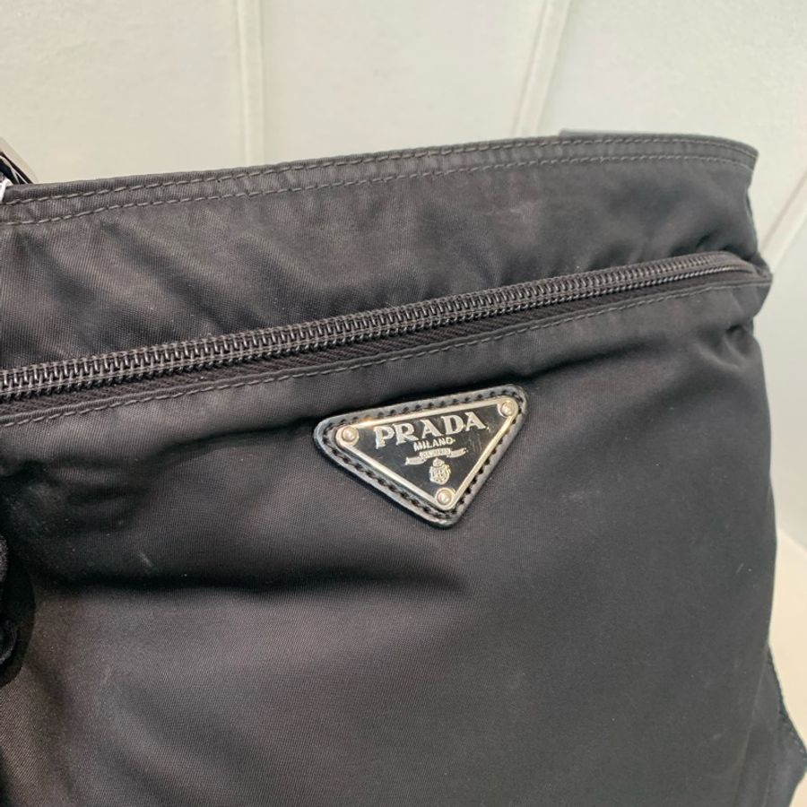 Prada 日字袋 黑色 降傘料 斜背包 I234-5